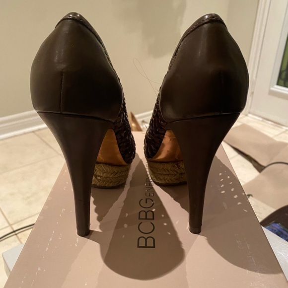 Brand new open toe platform pumps - Picture 3 of 4